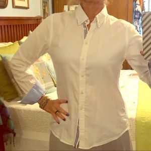 White buttoned-down collar long-sleeves shirt